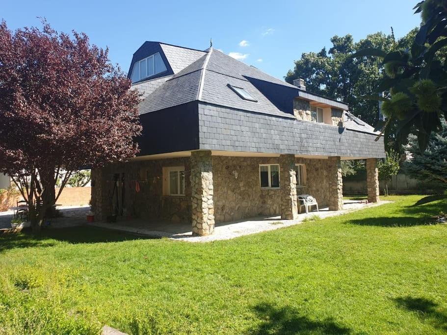 Chalet De 5 Habitaciones En La Sierra De Madrid El Olivo De Miraflores Miraflores de la Sierra Bagian luar foto